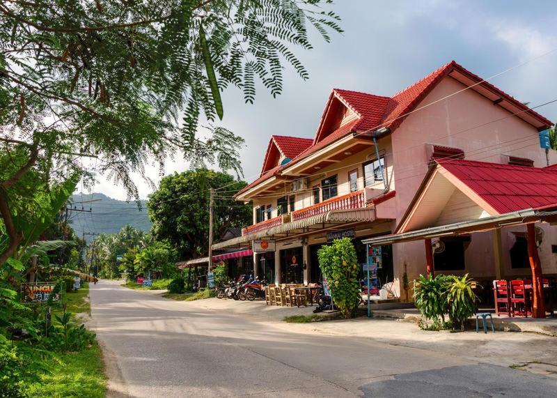 Baan Kai Hostel Baan Khai Exterior photo